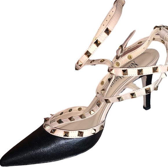 NEIMAN MARCUS ROCKSTUDS TRIPLE STRAPS LEATHER PUMPS SIZE 7 1/2 - Picture 2 of 7